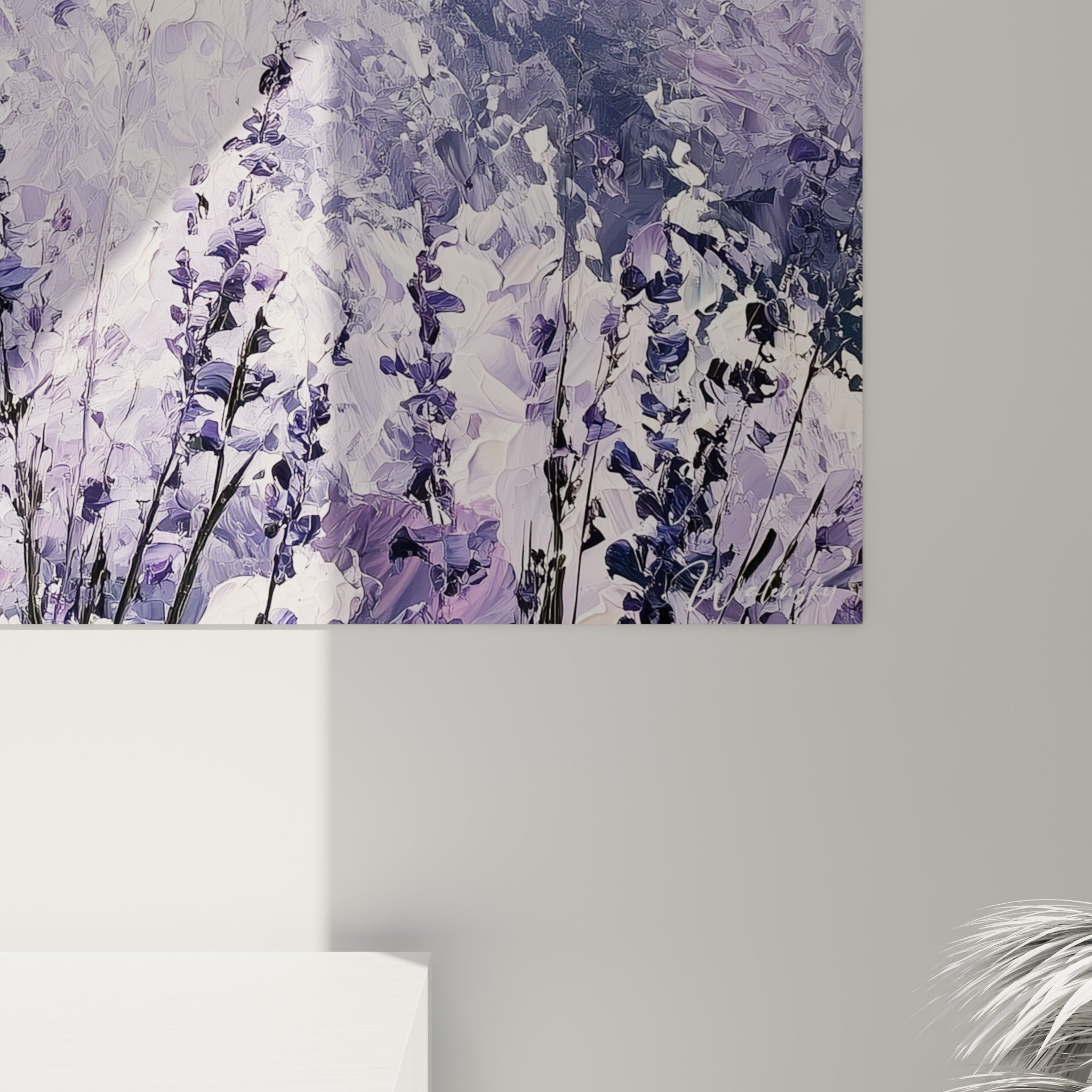 Empâtements épais de violet foncé et mauve pâle révélant la matière peinte des tiges de lavande.