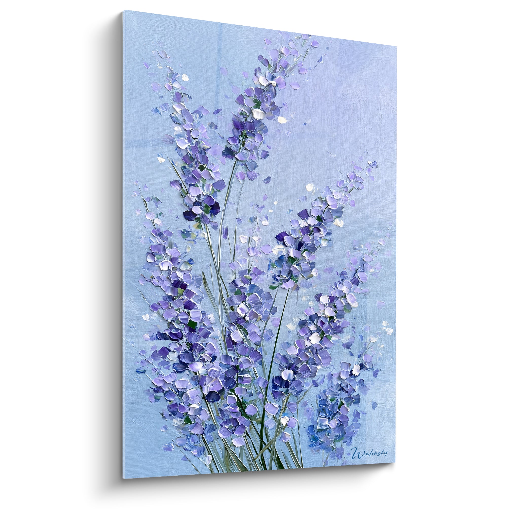 Lavande peinte en relief violet et blanc sur fond bleu pastel, style empâté et lumineux