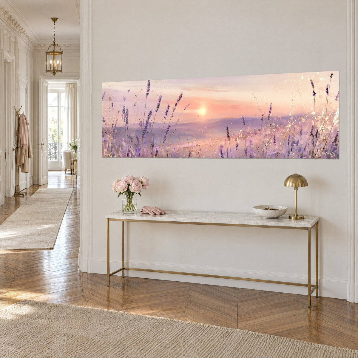 Cuadro campo de flores al atardecer rosa y lila, sol bajo en un cielo pastel, sobre una consola dorada, vista de tres cuartos
