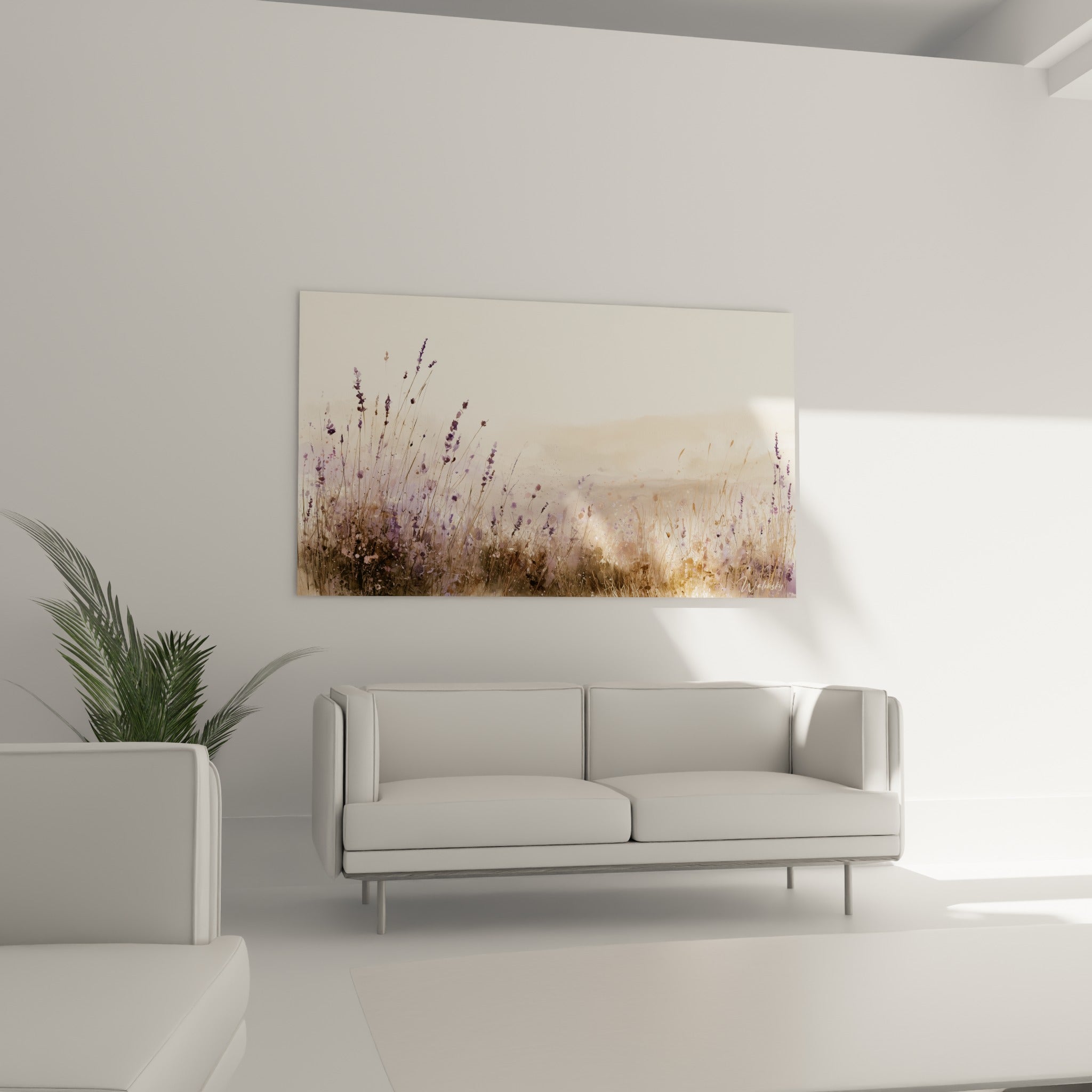 Lavande beige et violette dans une composition champêtre, au-dessus d'un canapé dans un salon lumineux