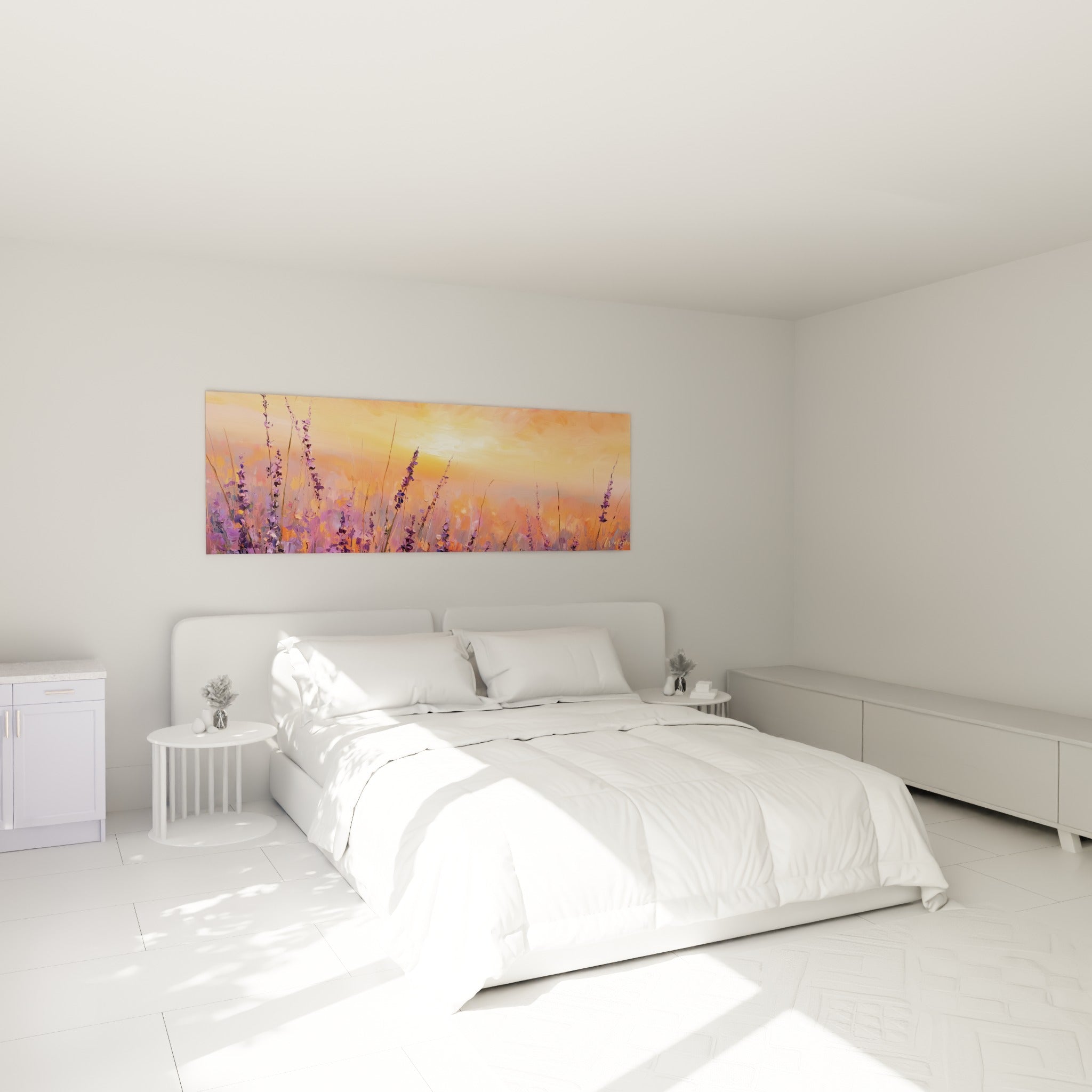 Fleurs de lavande mauves sous un ciel orange embrasé, accrochées au-dessus d'un lit dans une chambre claire