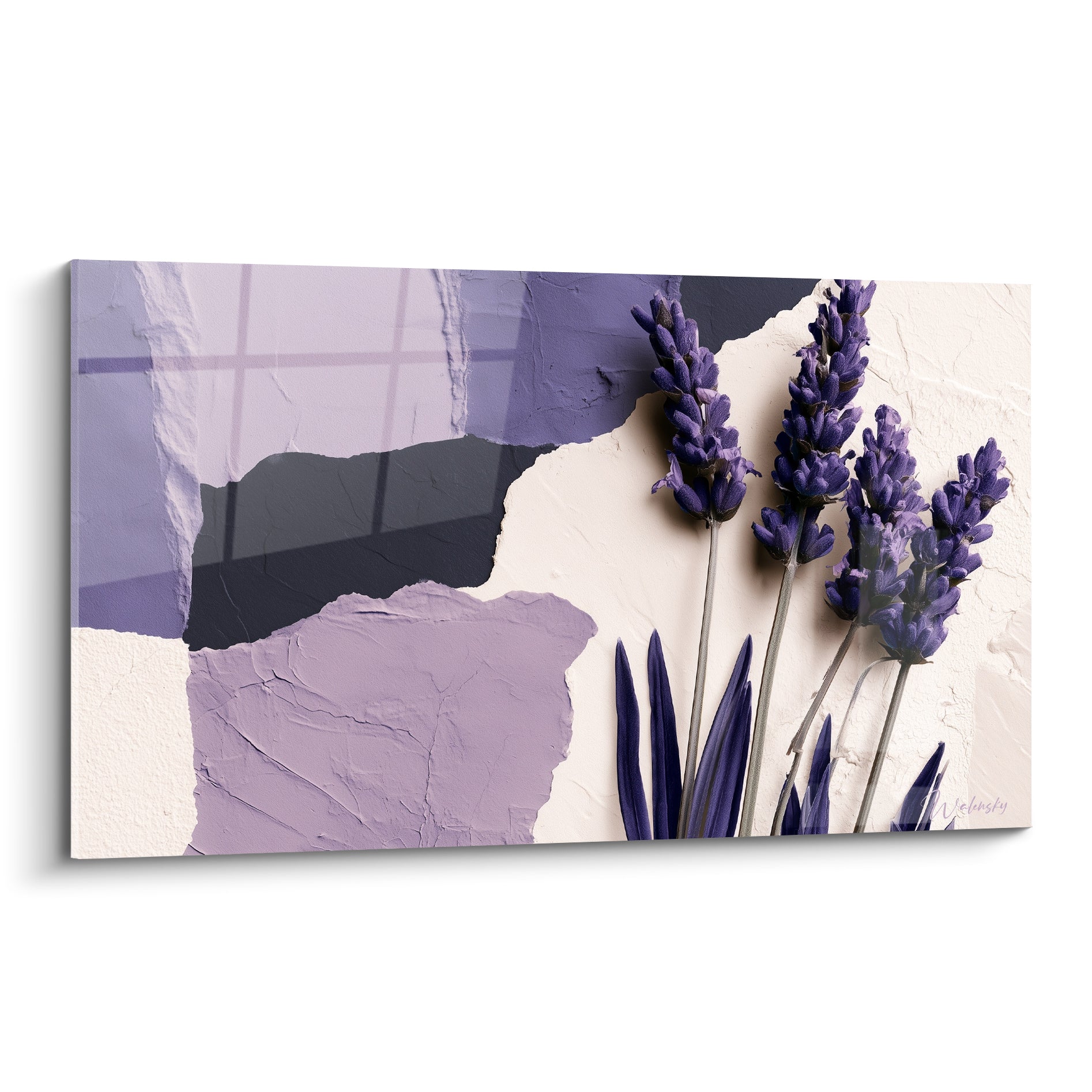 Brins de lavande violette et enduit anthracite composent ce tableau texturé au fond ivoire