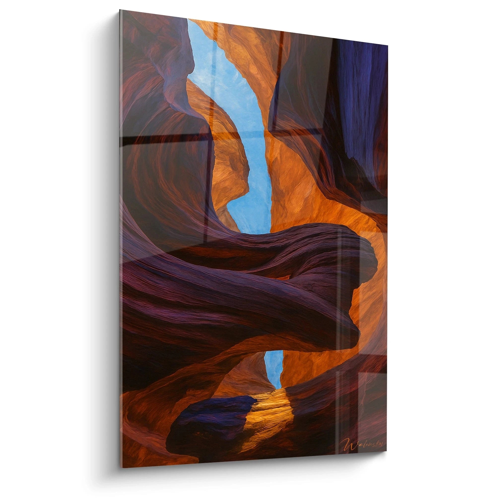 Un tableau canyon représentant une vue intérieure de gorges rocheuses avec des parois ondulantes orange et violettes, traversées par une fente de ciel bleu éclatant, créant un jeu de lumière naturelle sur les textures striées et polies des formations.
