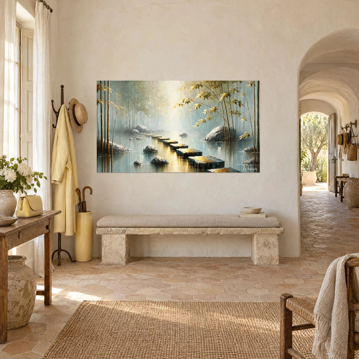 Quadro di un sentiero di pietre piatte in pittura a olio, riflessi oro e grigio perla sull'acqua calma, vista di tre quarti in un mas provenzale