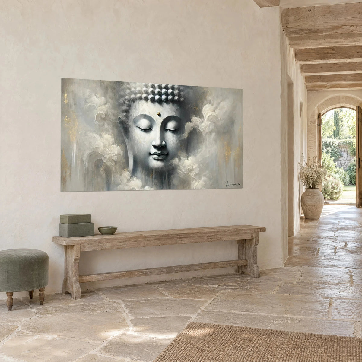 Tableau tête de Bouddha en méditation entourée de volutes blanches, gris acier et or, banc en bois, dans un hall de pierre