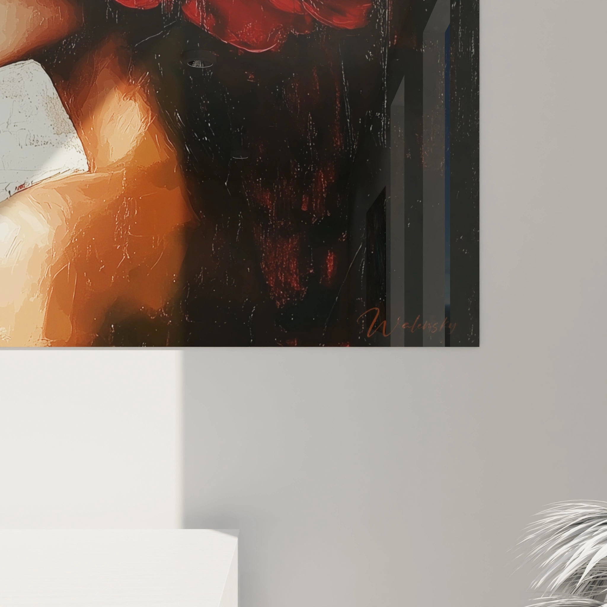 Un tableau profil femme fleur illustrant la fusion entre visage féminin et grande fleur rouge éclatante. Composition asymétrique sur fond texturé bicolore, avec empâtements prononcés sur les pétales et traitement délicat du visage aux lèvres carmin.
