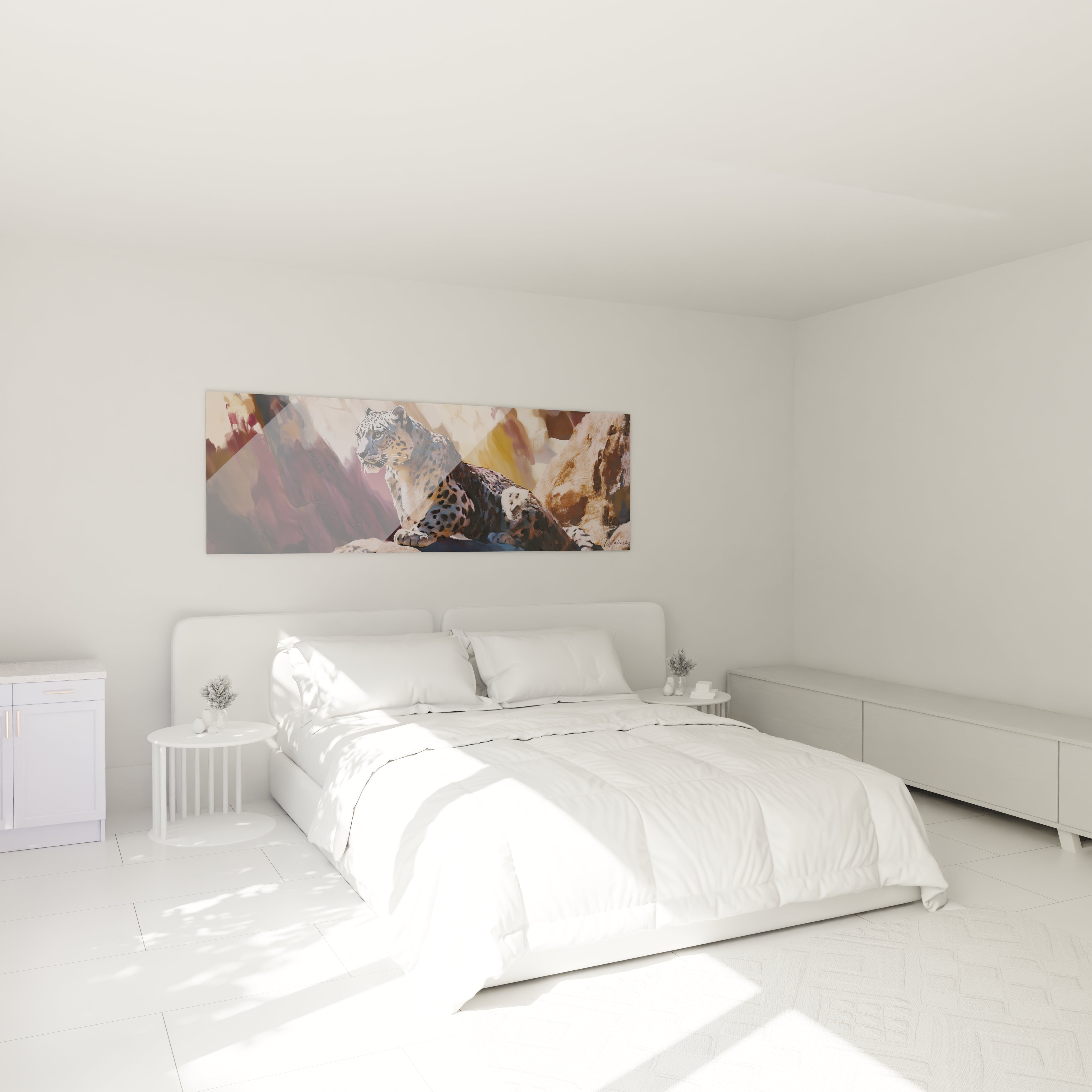 Tableau panthère des neiges Walensky accroché au mur dans une chambre moderne blanche avec lit double