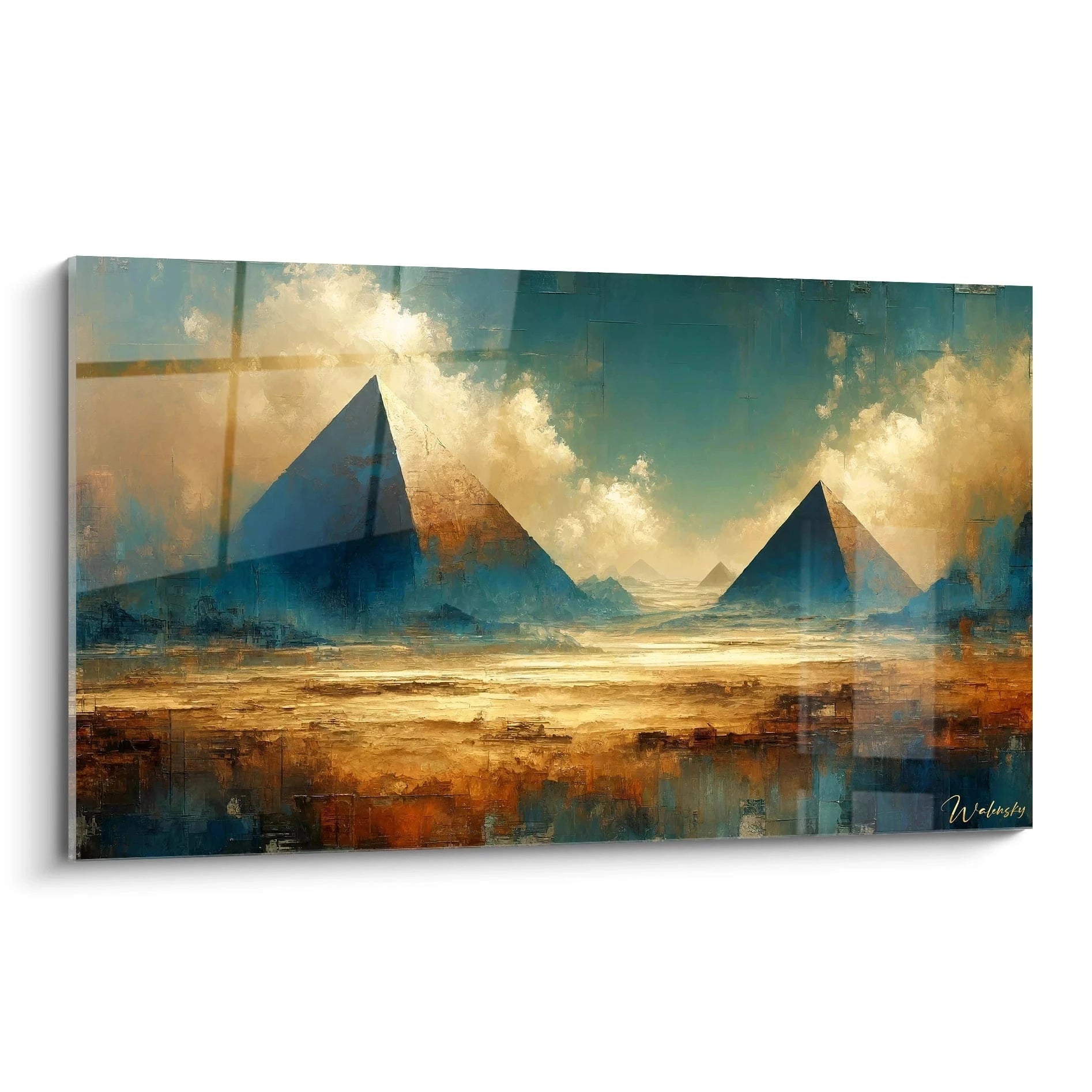 Un tableau abstrait représentant plusieurs pyramides dans un désert, avec des teintes dominantes de bleu, ocre, doré et beige, et des textures granuleuses et marquées.

