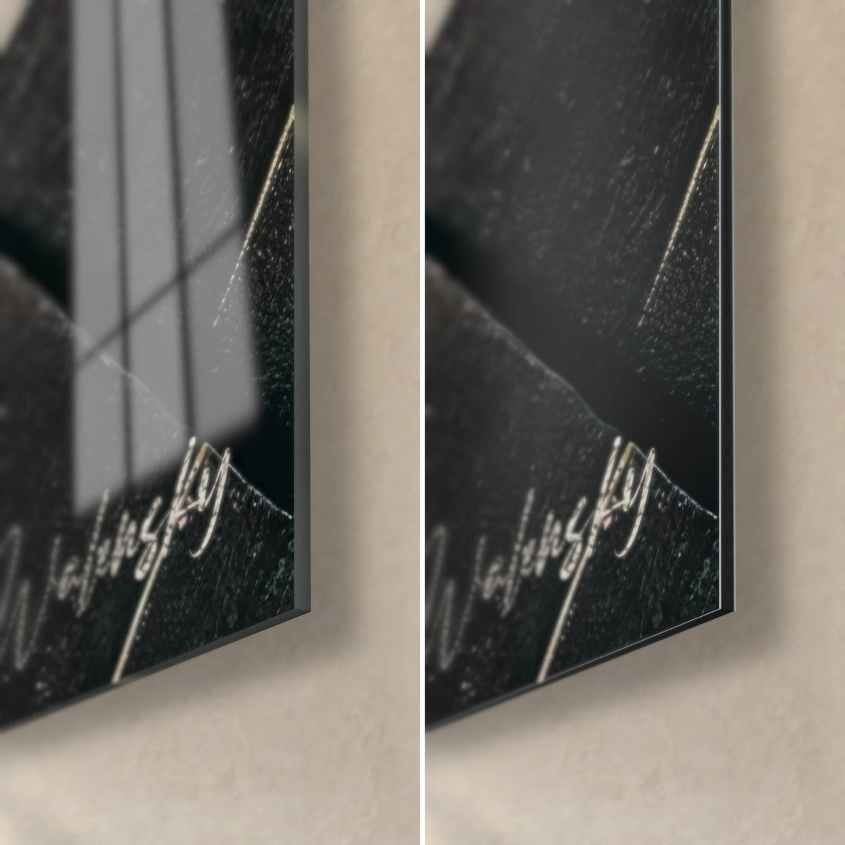 Schilderij mozaïek van kleurrijke tegels op zwart asfalt, rechterbenedenhoek, glanzend acrylglas links, mat Dibond rechts