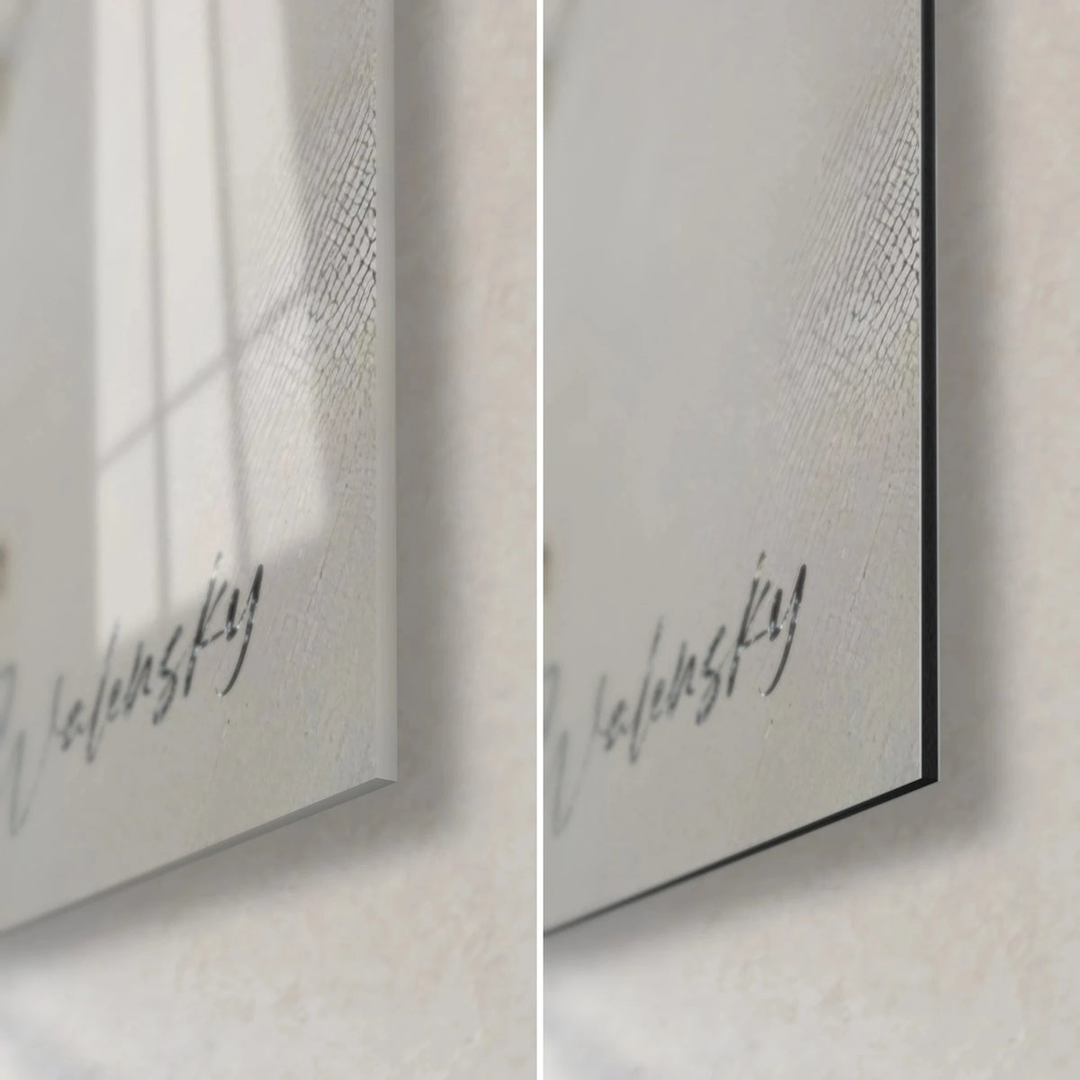 Tableau louve filigrane gris et or, coin bas droit, signature Walensky : verre acrylique brillant à gauche, Dibond mat à droite
