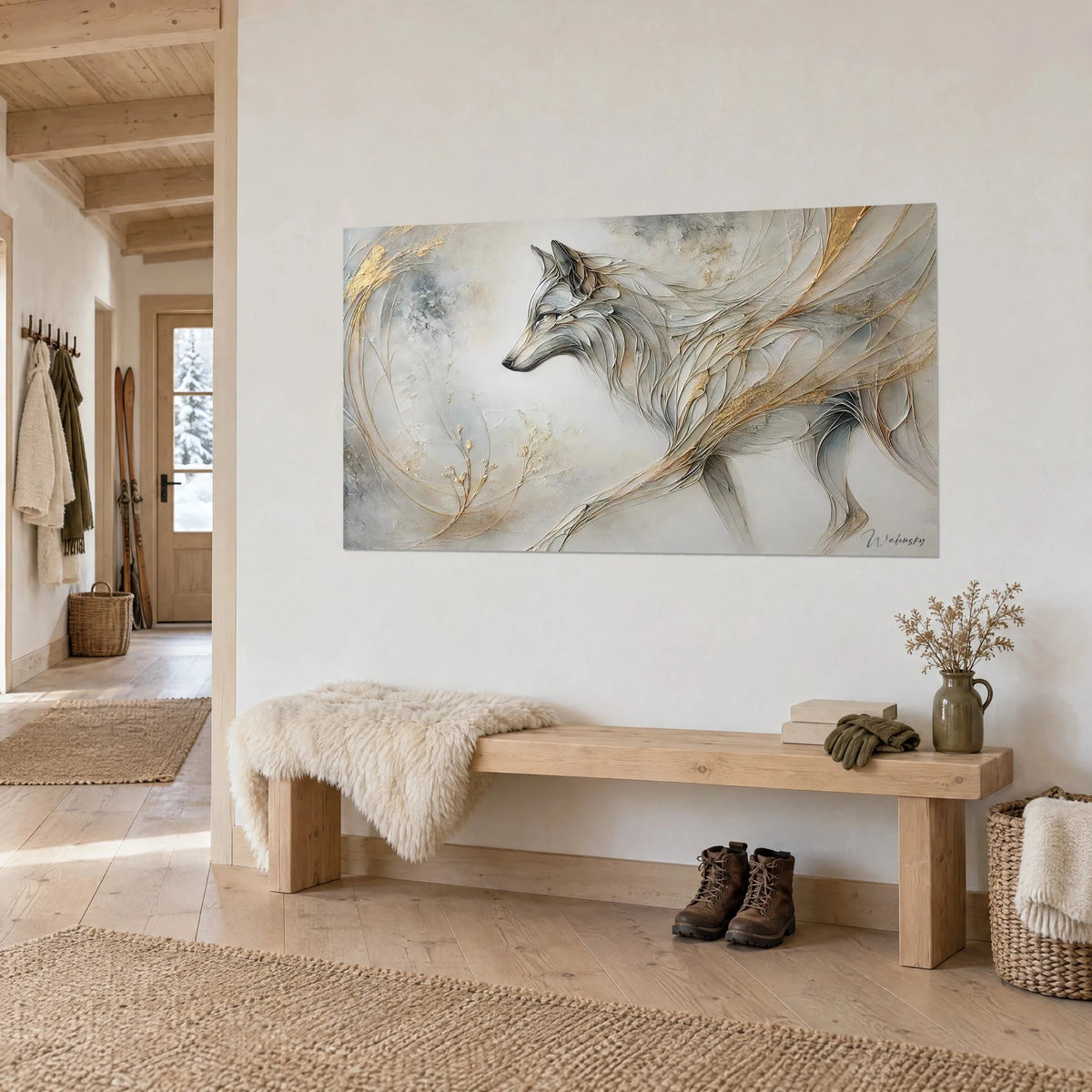 Tableau canidé sauvage de profil en volutes ivoire et cuivre, fond crème, sur un mur de chalet près d'un banc en bois