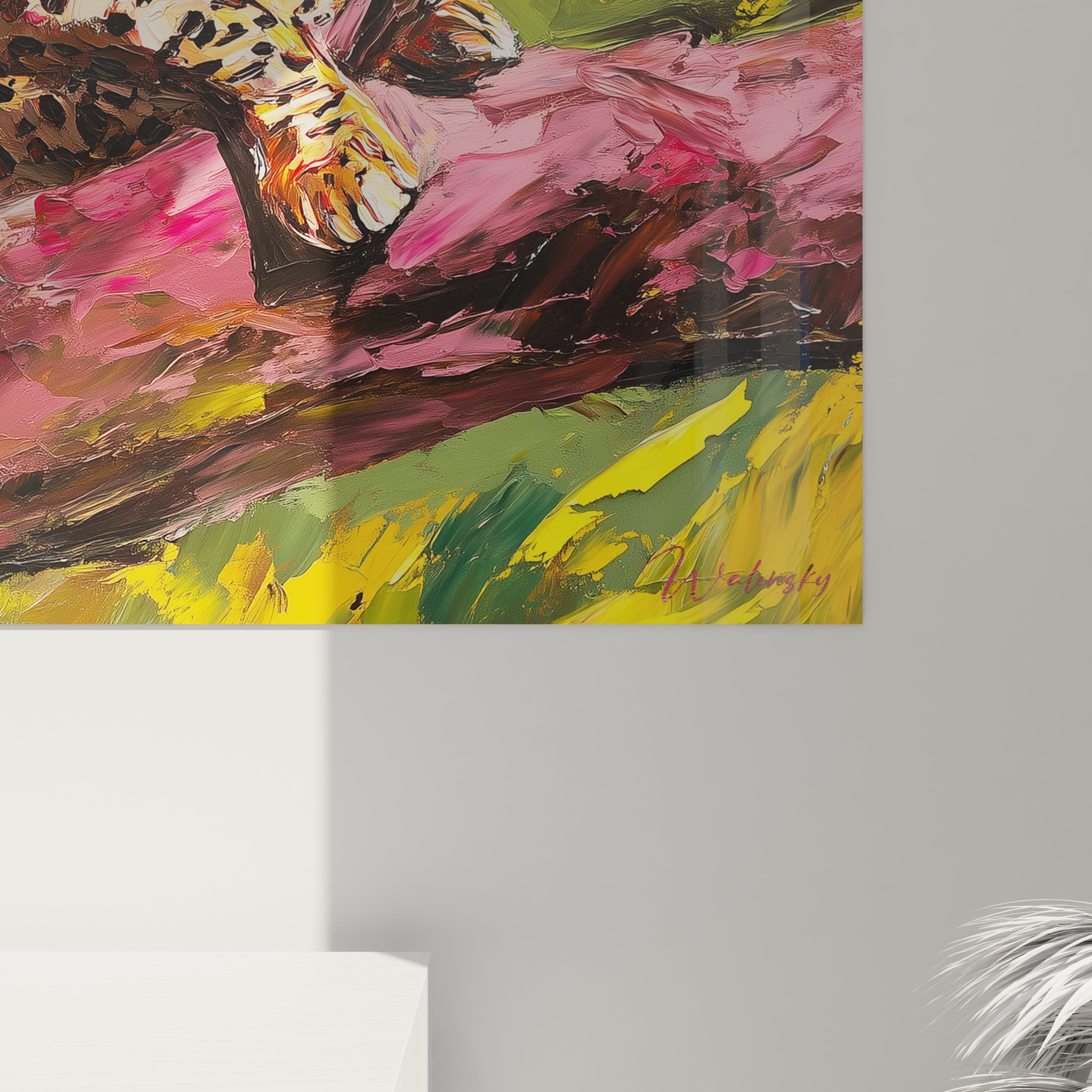 Tableau Walensky représentant une panthère colorée en peinture acrylique abstraite sur mur blanc