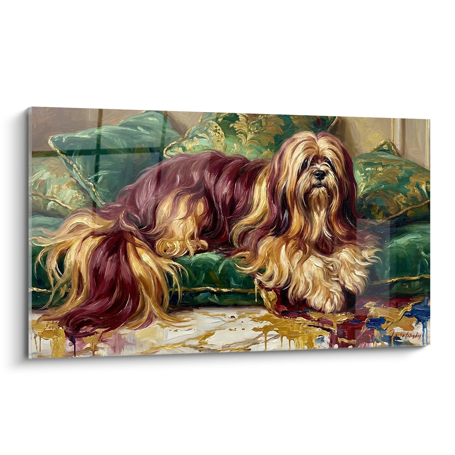 Tableau Lhassa Apso aux longs poils roux et dorés allongé majestueusement sur sofa vert émeraude, style pictural raffiné