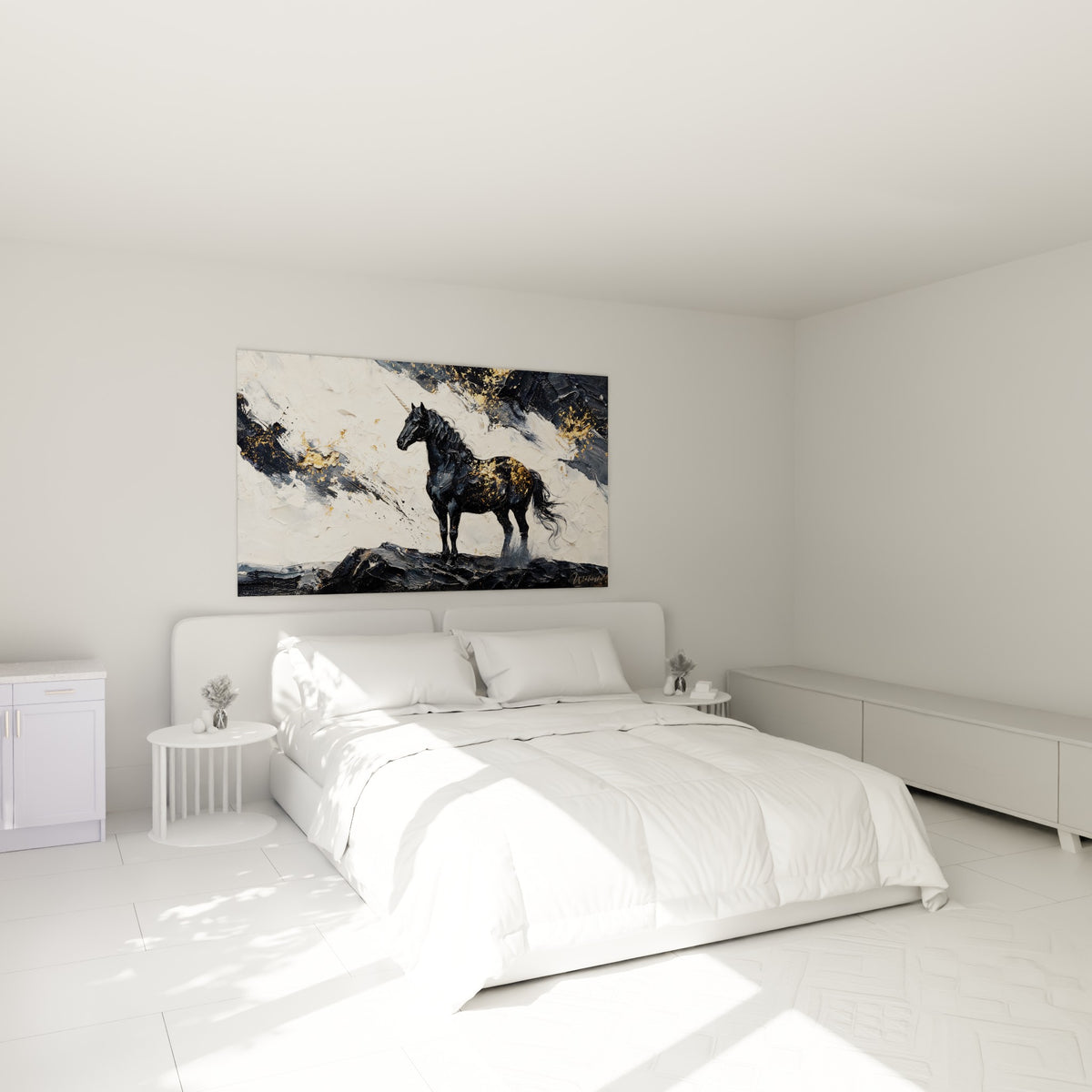 Silhouette de licorne noire et dorée sur rocher anthracite, accrochée au-dessus d'un lit dans une chambre claire