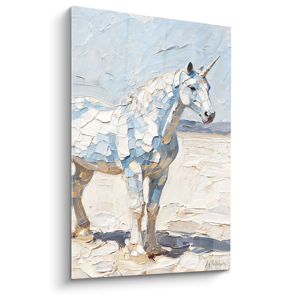 Licorne blanche au corps texturé, corne dorée, crinière bleu pastel et ocre sablé