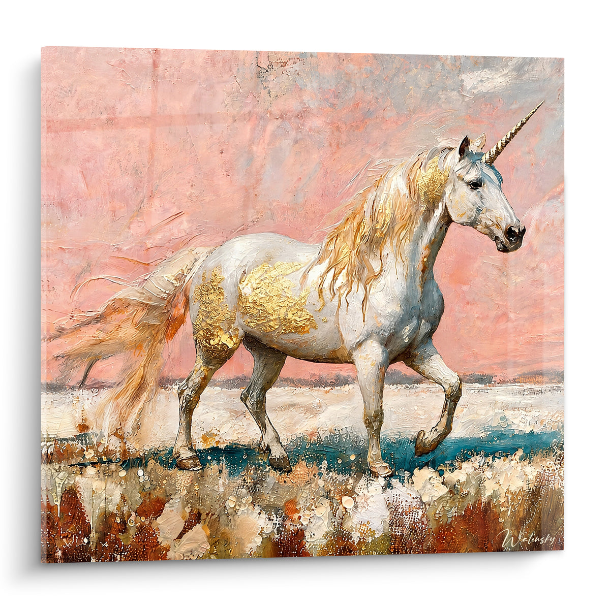Licorne blanche à crinière dorée marchant sur fond rose poudré, corne torsadée dressée