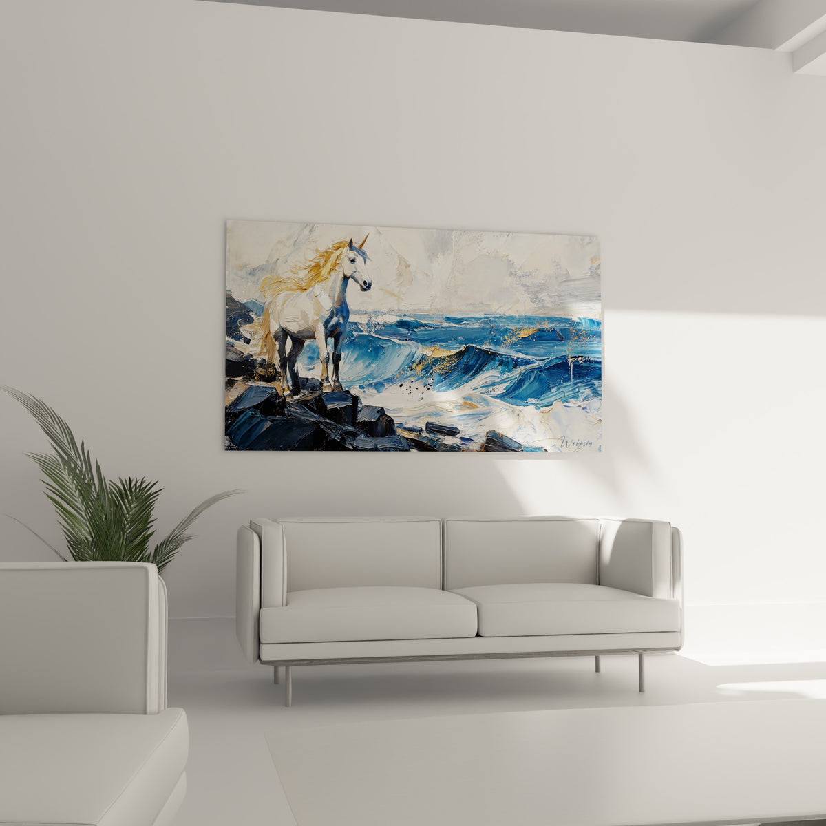 Silhouette immaculée à crinière dorée devant des vagues turquoise, au-dessus d'un canapé dans un salon lumineux