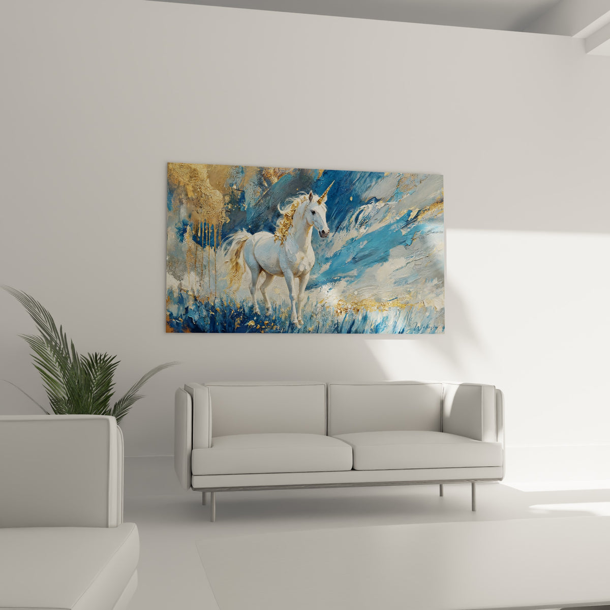 Créature mythique blanche aux reflets ocre et bleu ardoise, au-dessus d'un canapé dans un salon lumineux