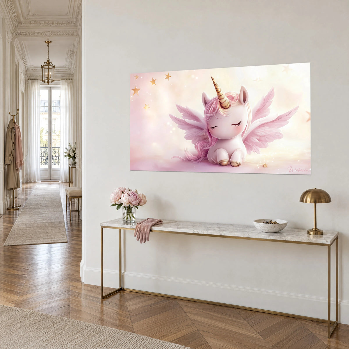 Tableau poney magique blanc nacré, crinière rose tendre, ailes déployées sur fond pastel, accroché au-dessus d'une console dorée