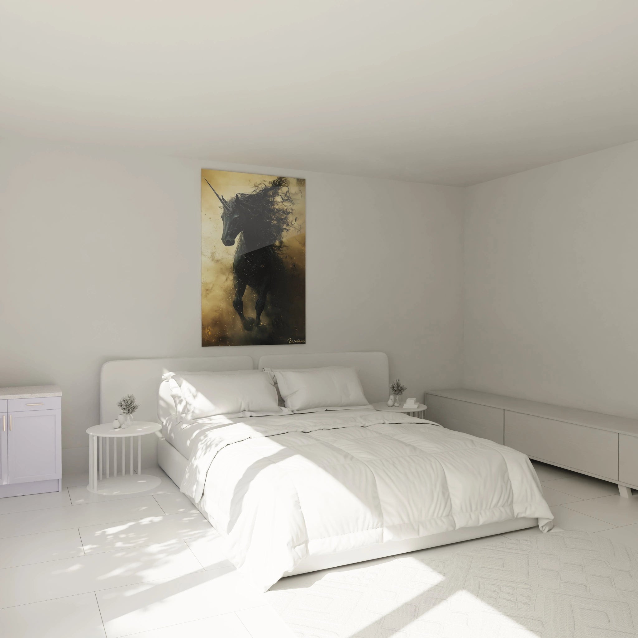 Un tableau licorne mystique montrant un étalon noir à la crinière vaporeuse et éthérée. Des particules dorées scintillent sur le fond beige texturé. Le corps puissant et la silhouette élancée créent une impression de mouvement dans cette composition dramatique.

