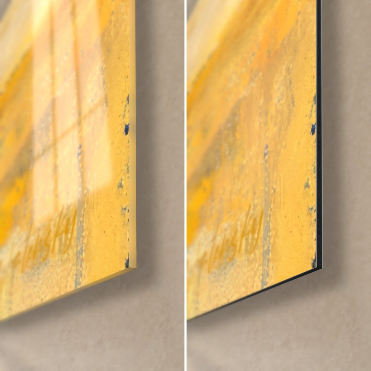 Quadro creatura mitica cornuta turchese, angolo in basso a destra: vetro acrilico lucido con riflessi dorati, alluminio Dibond giallo opaco e spessore di 3 mm