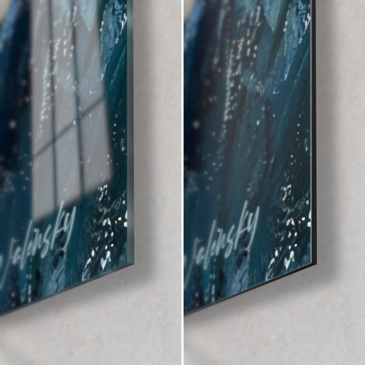 Tableau cheval magique blanc, coin bas droit : verre brillant bleu nuit à gauche, Dibond mat à droite, tranche noire de 3 mm