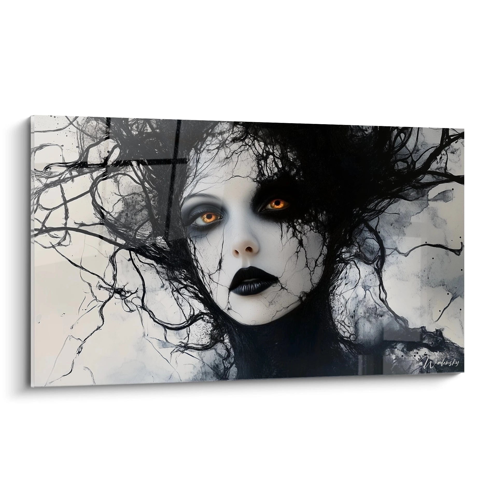 Un tableau Lilith représentant un visage féminin pâle aux yeux ambrés perçants et lèvres noires, entouré de textures noires chaotiques évoquant des cheveux ou de l'encre diffuse sur fond clair. Contraste saisissant entre obscurité et clarté.
