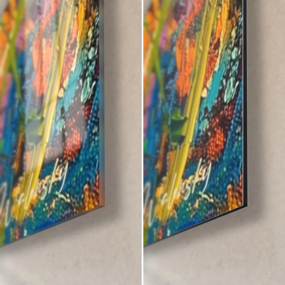 Gemälde Löwe mit orangefarbener und blauer Mähne, untere rechte Ecke: glänzendes Acrylglas links, mattschwarzes Dibond rechts