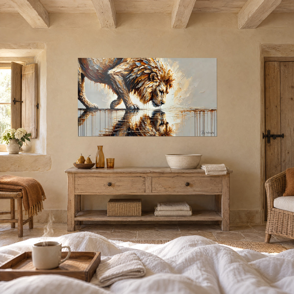 Gemälde König der Tiere mit einem Fell aus Gold- und Cremeweiß-Tönen, zitterndes Spiegelbild, über einem Bett in einem hellen Schlafzimmer