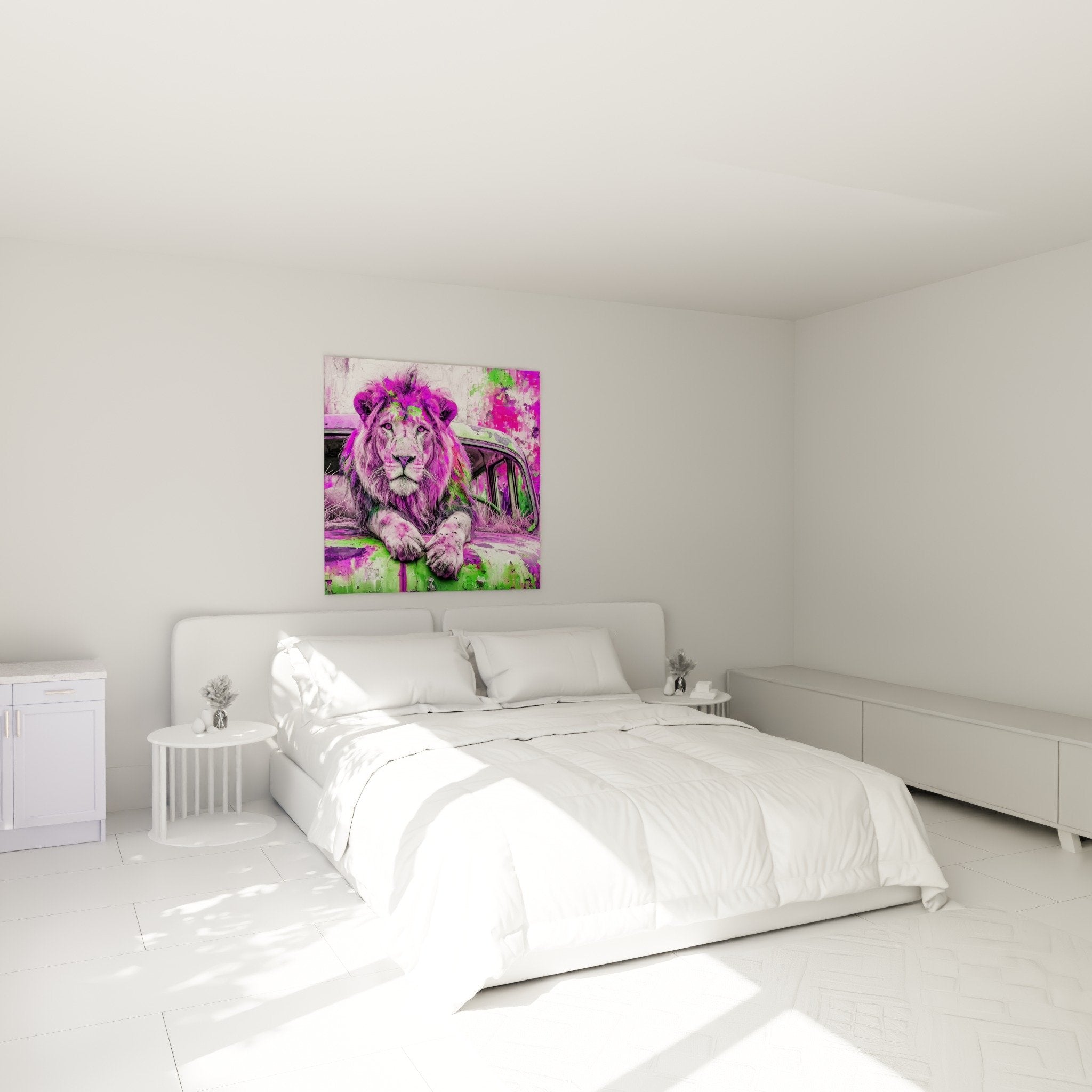 Tableau lion coloré rose et vert accroché dans chambre moderne au mur blanc épuré