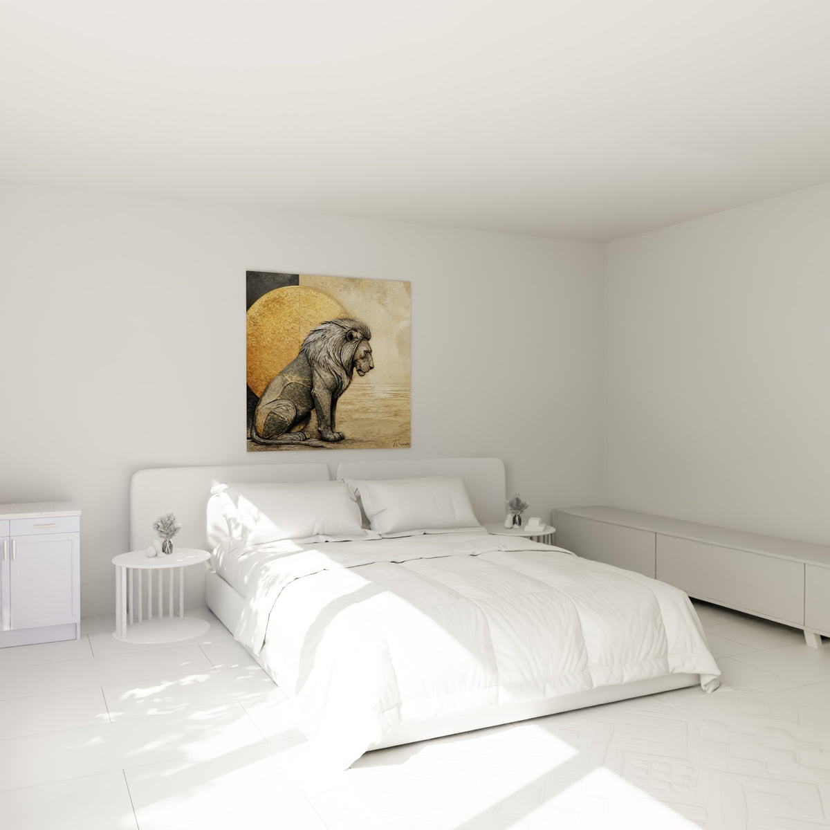 Fauve sculptural gris et ocre, regard tourné vers l'horizon, au-dessus d'un lit dans une chambre claire