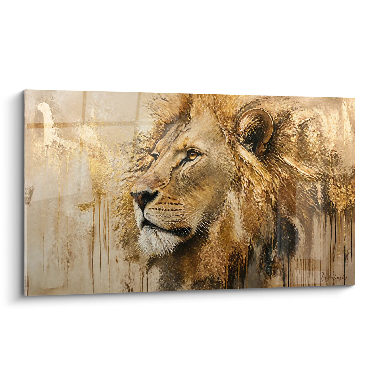 Lion en profil, crinière dorée et coulures ocre sur fond beige, regard perçant et intense.