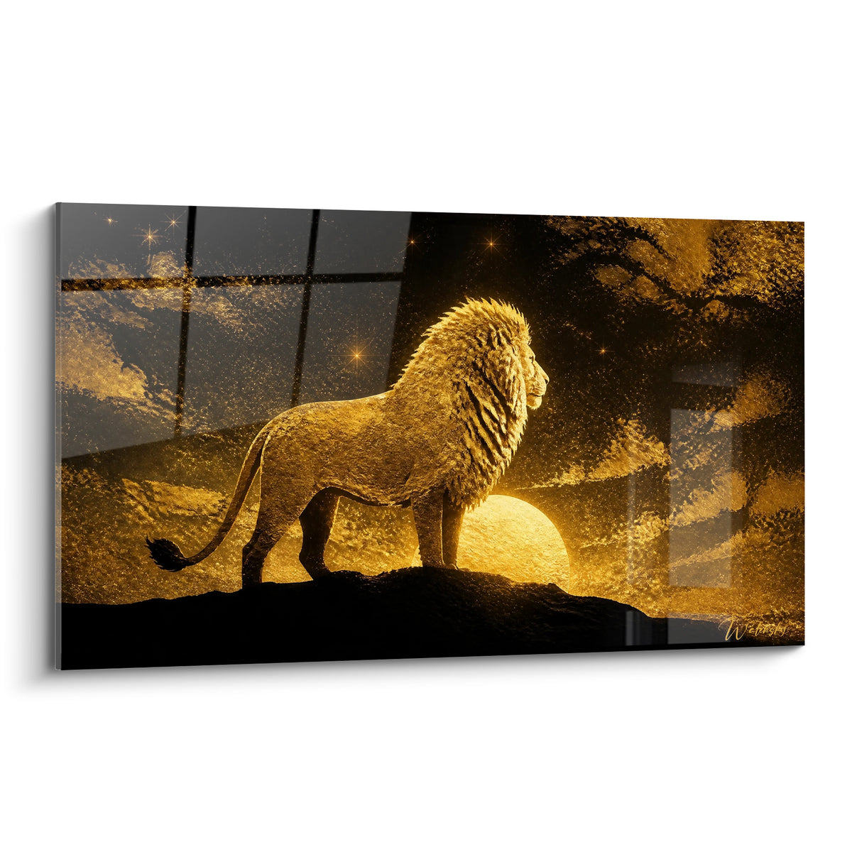 Lion doré de profil sur un rocher noir, crinière texturée face à un soleil ambré éclatant
