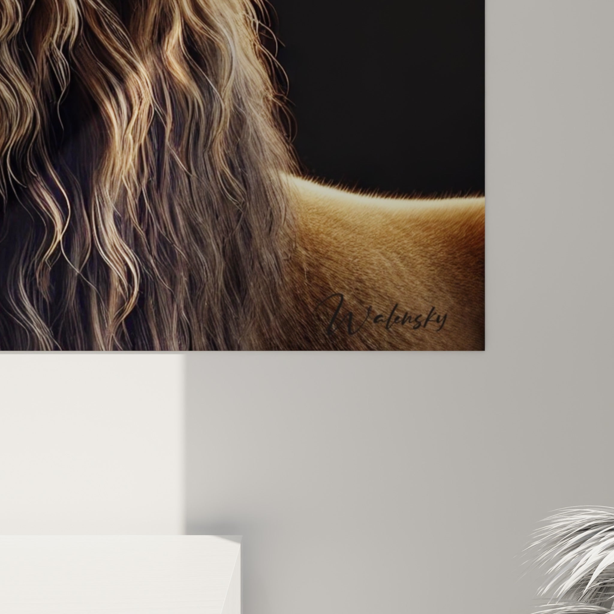 Mèches dorées et cuivrées de la crinière du lion, grain fin révélant chaque reflet de lumière rasante