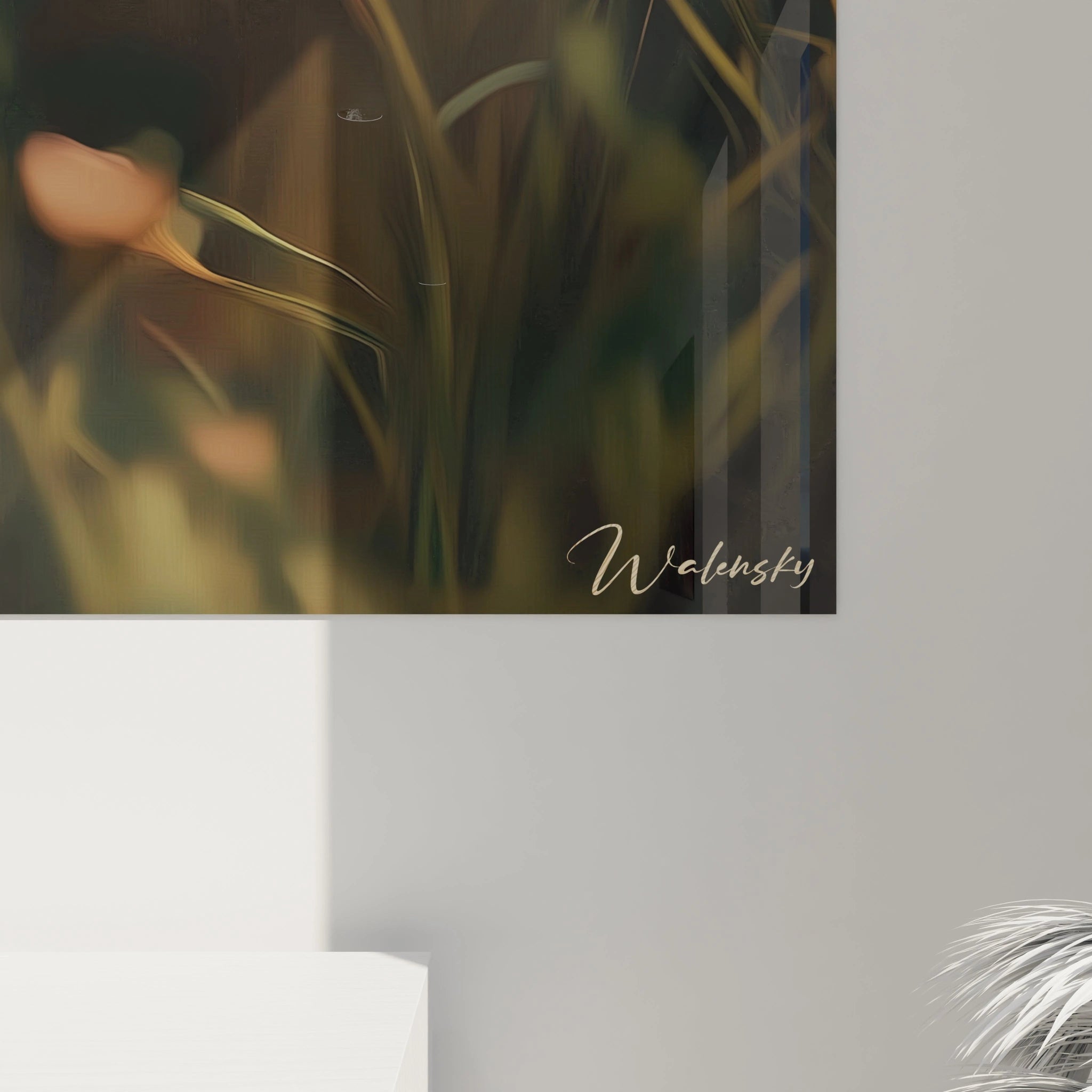 Un tableau lionne artistique présentant l'animal dans son habitat naturel, partiellement dissimulé par la végétation. Palette harmonieuse de beige, vert et touches orange, avec un traitement réaliste des textures du pelage et des expressions faciales.
