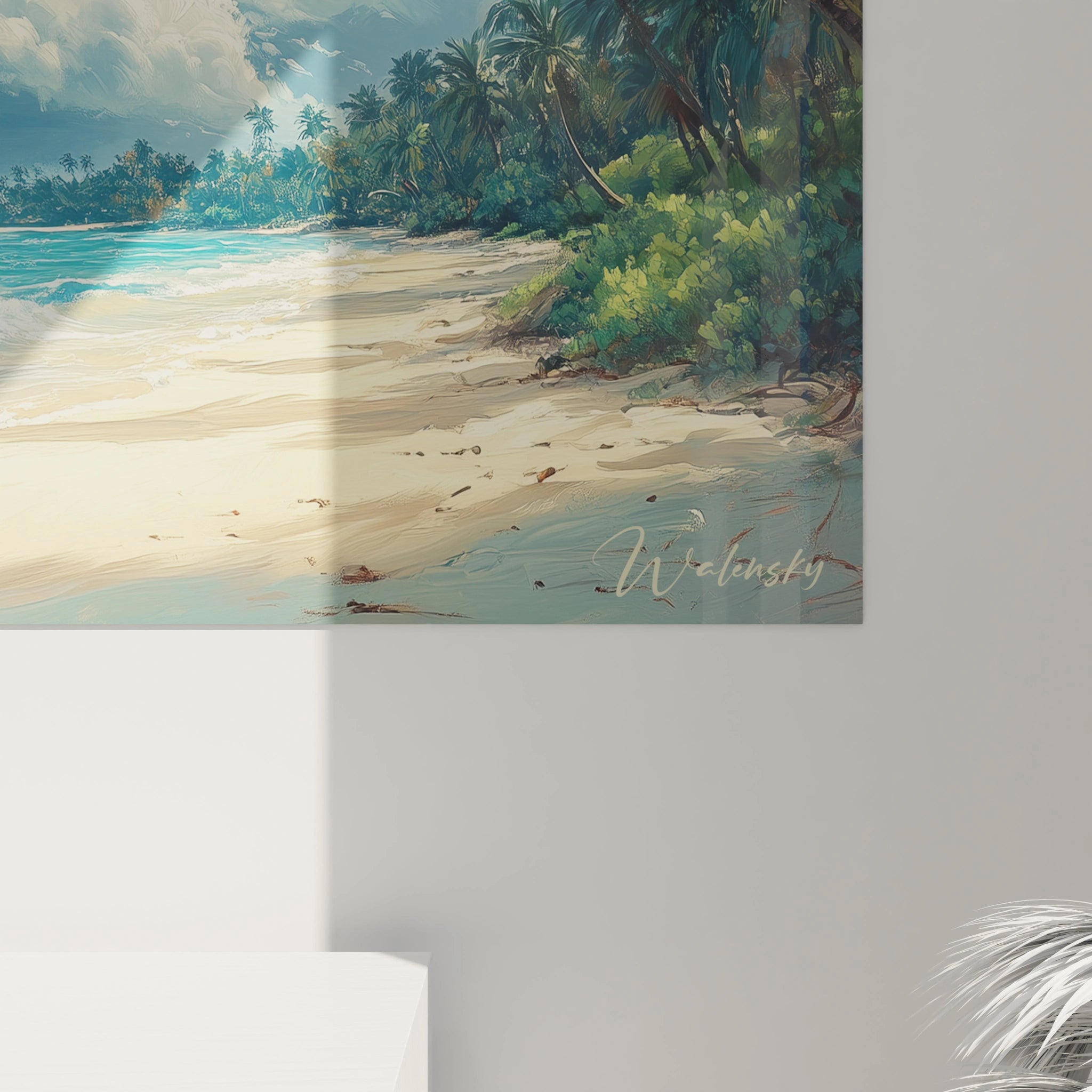 Tableau plage paradisiaque représentant une côte tropicale sous un ciel chargé de cumulus blancs spectaculaires, eaux marines bleues turquoise avec vagues écumantes, et rivage bordé de palmiers verts sur fond sablonneux doré.
