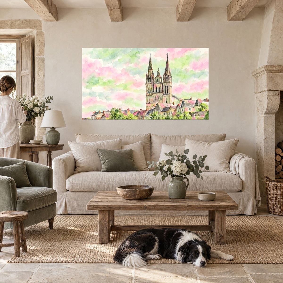 Cuadro catedral gótica de dos flechas, acuarela de cielo rosa y verde suave, mujer de espaldas y collie, encima de un sofá en un salón luminoso