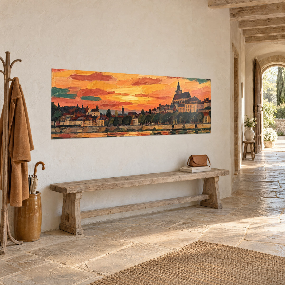 Quadro panorama dei lungofiume al crepuscolo, chiesa con tetto marrone, alberi verdi, cielo arancio, su un muro di pietra chiara