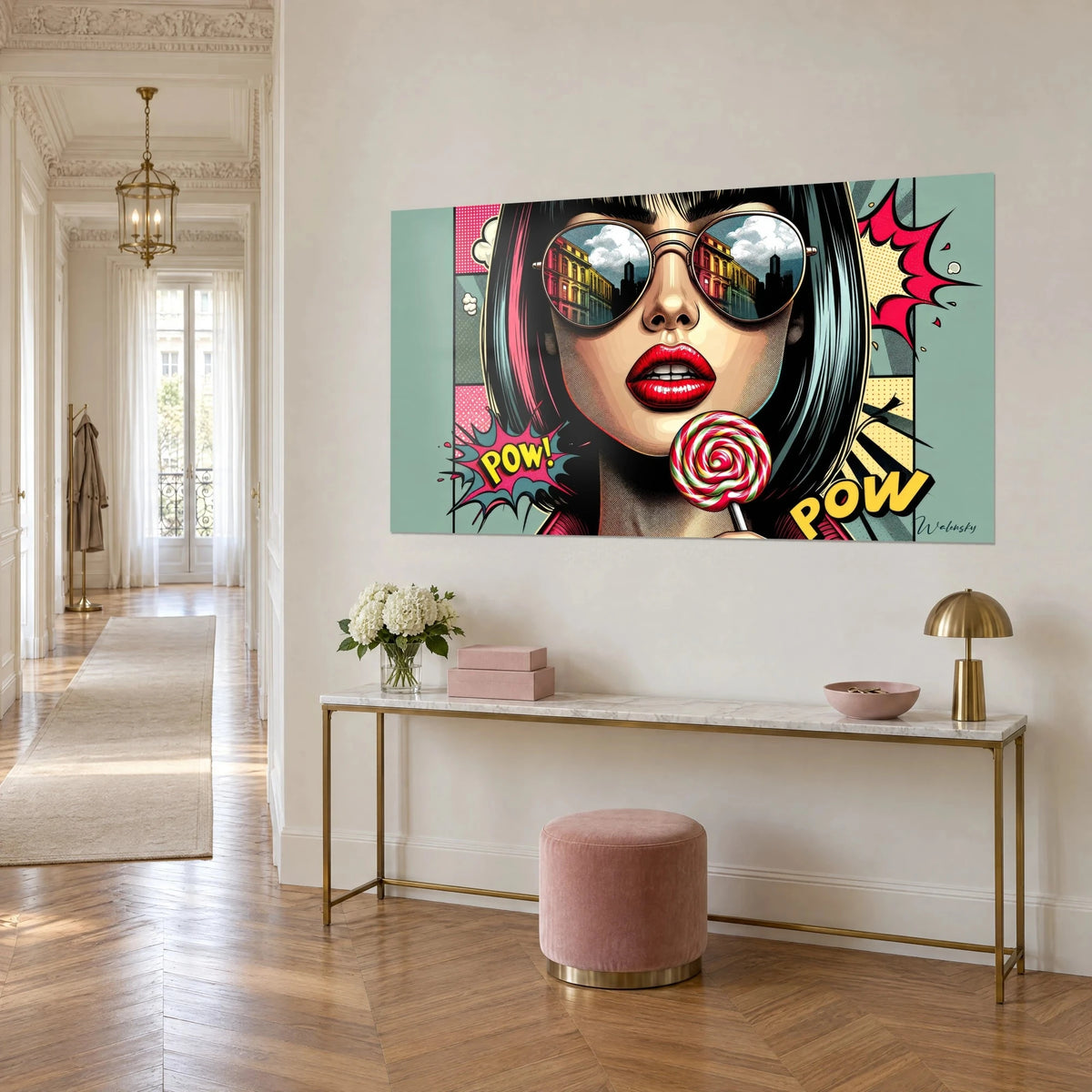 Cuadro retrato pin-up con gafas espejo que reflejan fachadas amarillas y rosas, burbujas POW, sobre una pared blanca, consola dorada