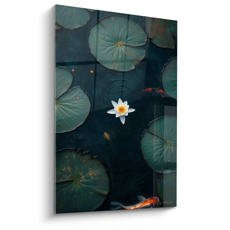 Schilderij Witte Lotusbloem op Donkere Vijver met Karpers - Aquatische Sereniteit - Waterlelie Editie