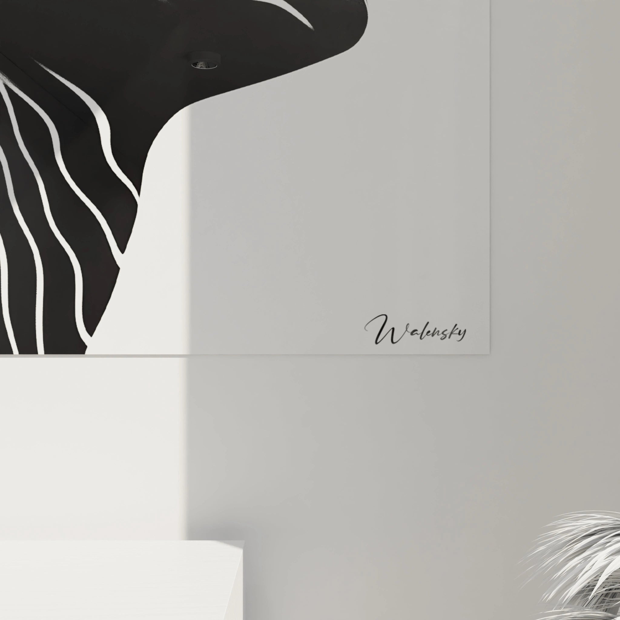 Un tableau visage optique composé de rayures blanches parallèles sur fond noir. Les lignes horizontales se déforment pour dessiner un profil humain, jouant sur la perception visuelle et la tension entre abstraction géométrique et représentation figurative.
