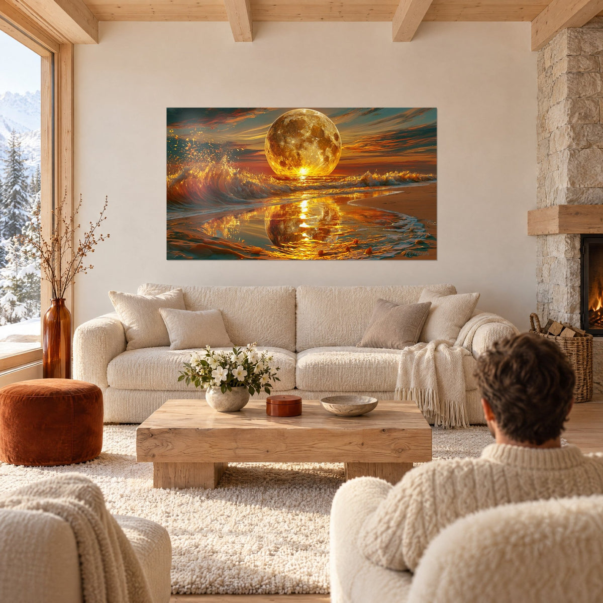 Gemälde des goldenen Vollmonds über dem Horizont, bernsteinfarbene Wellen und kupferner Himmel, über einem Sofa in einem hellen Wohnzimmer