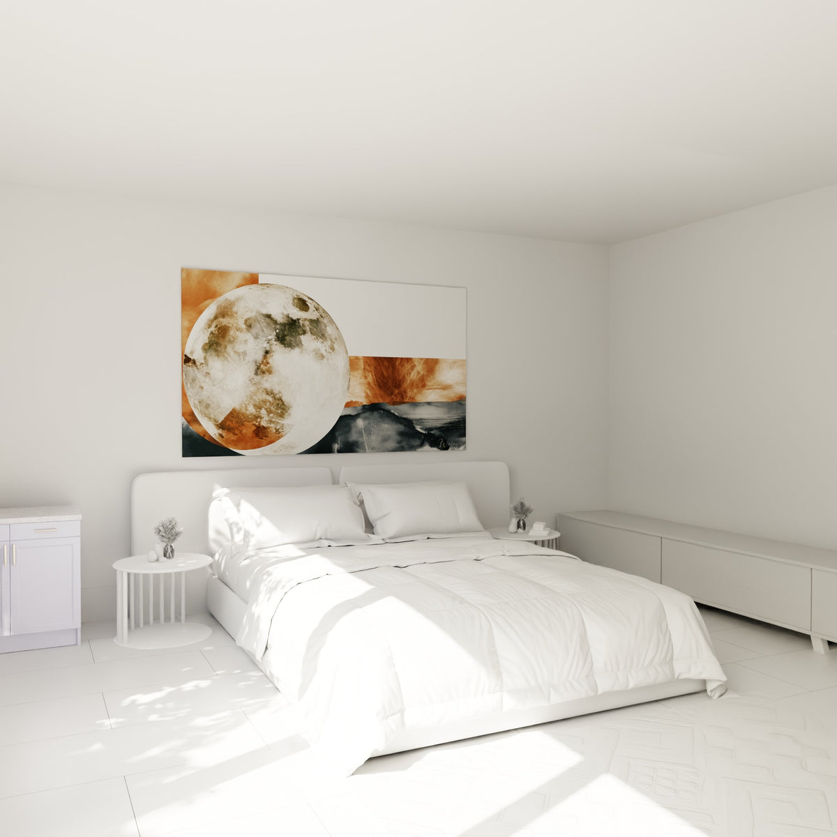 Astre lunaire beige et cuivré au-dessus d'un lit dans une chambre claire et lumineuse