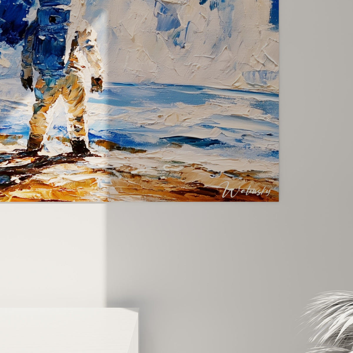 Empâtements bleu marine et blanc cassé sculptant la surface lunaire, coulures ocre en matière épaisse