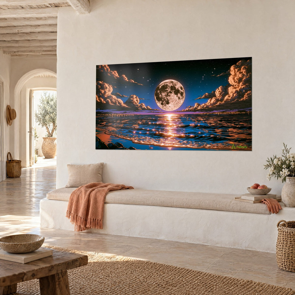 Tableau astre lunaire argenté, ciel étoilé indigo et nuages orangés en volutes, accroché dans une maison méditerranéenne en vue de trois-quarts