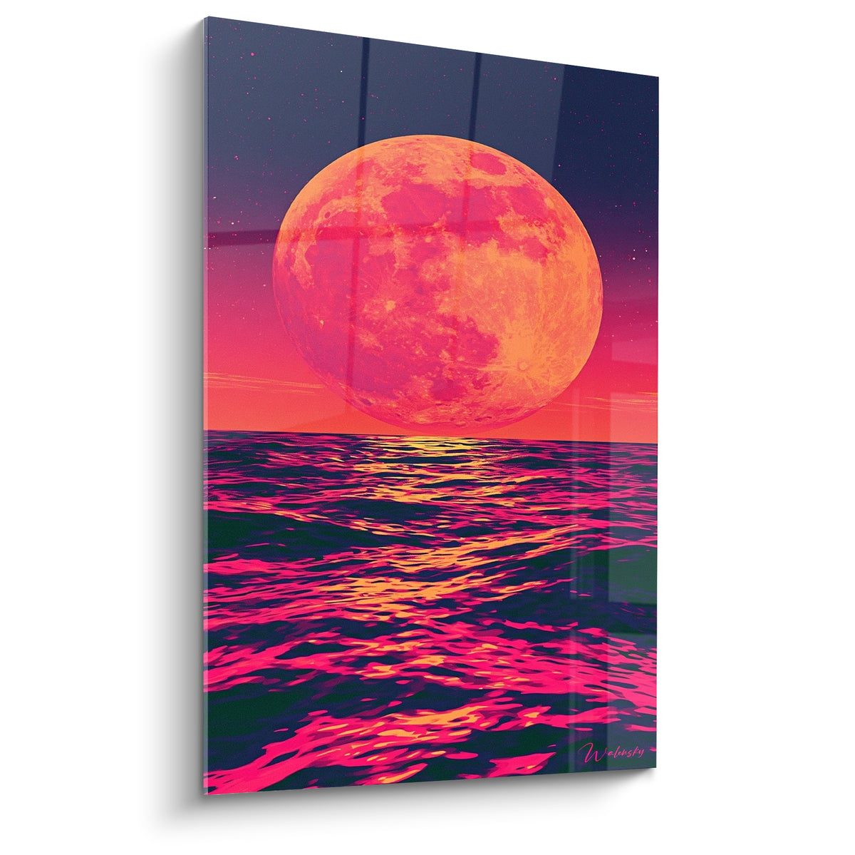 Lune orange géante aux reflets roses dominant un ciel violet étoilé et une mer scintillante