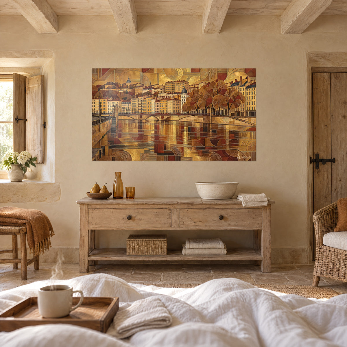 Schilderij Lyonse oever in gouden en roestkleurige geometrische patronen, rij herfstbomen, boven een bed in een lichte slaapkamer