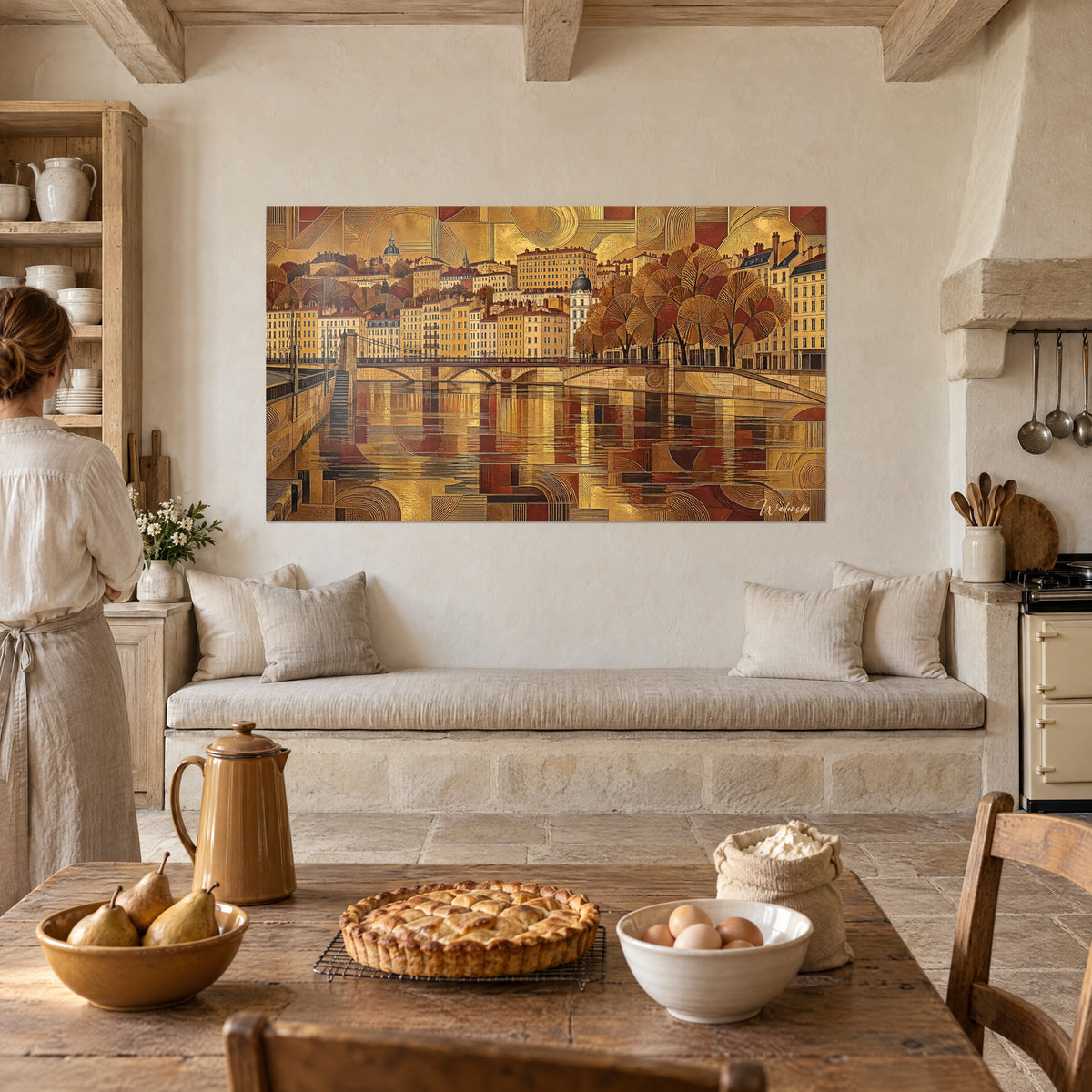 Schilderij glinsterende rivier omzoomd door okerkleurige huizen, stenen bogen en een blauwachtige koepel, in een rustieke stenen keuken