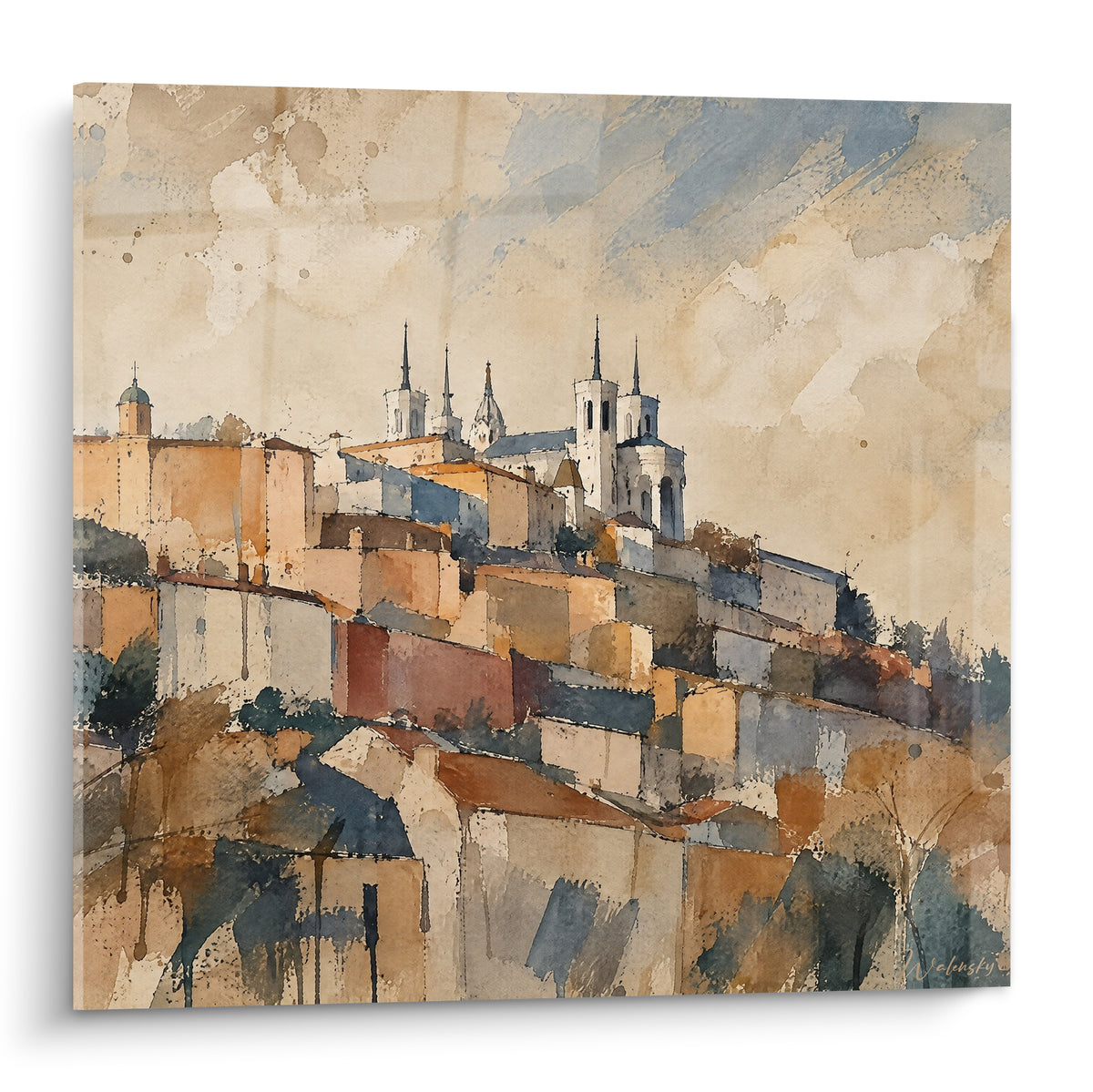Colline fortifiée aux tours blanches, façades ocre et terracotta sur fond bleu pastel nuageux