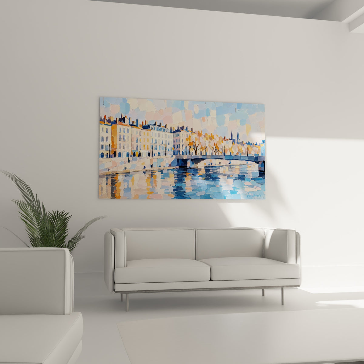 Pont et façades dorées surplombant la Saône bleu marine au-dessus d'un canapé dans un salon lumineux